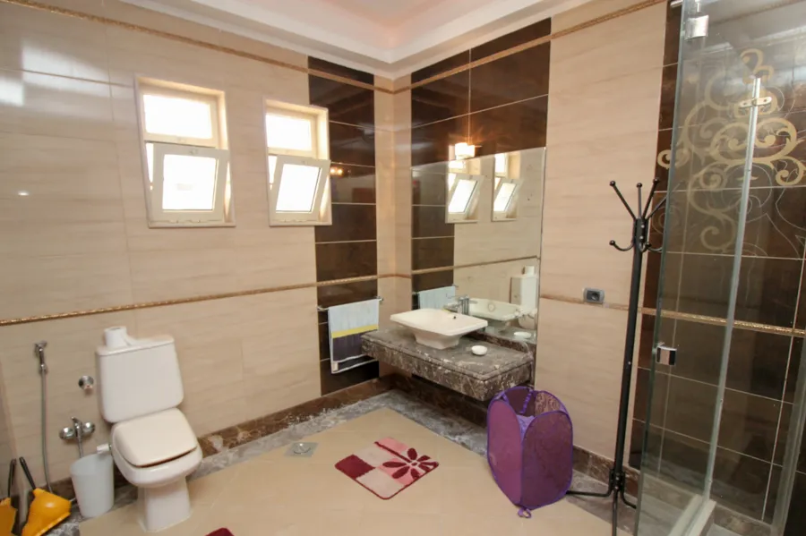 فيلا مسجلة للبيع 2800م كينج مريوط  (كمبوند  LakeSide)