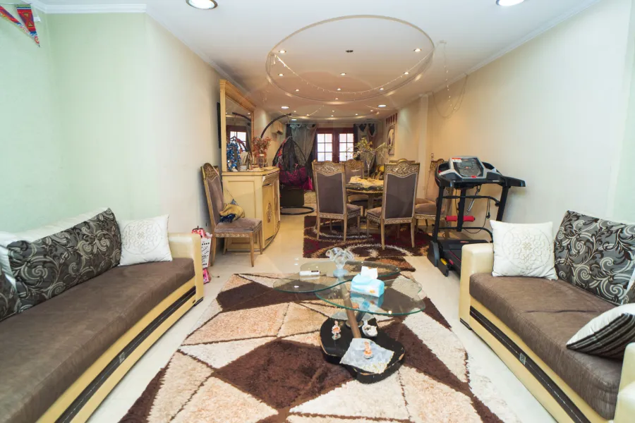 شقة للبيع  190 م سموحة (ش فوزي معاذ)