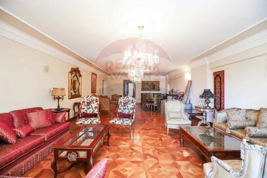 شقه للبيع 218 م جليم ( ش ابو قير مباشره )