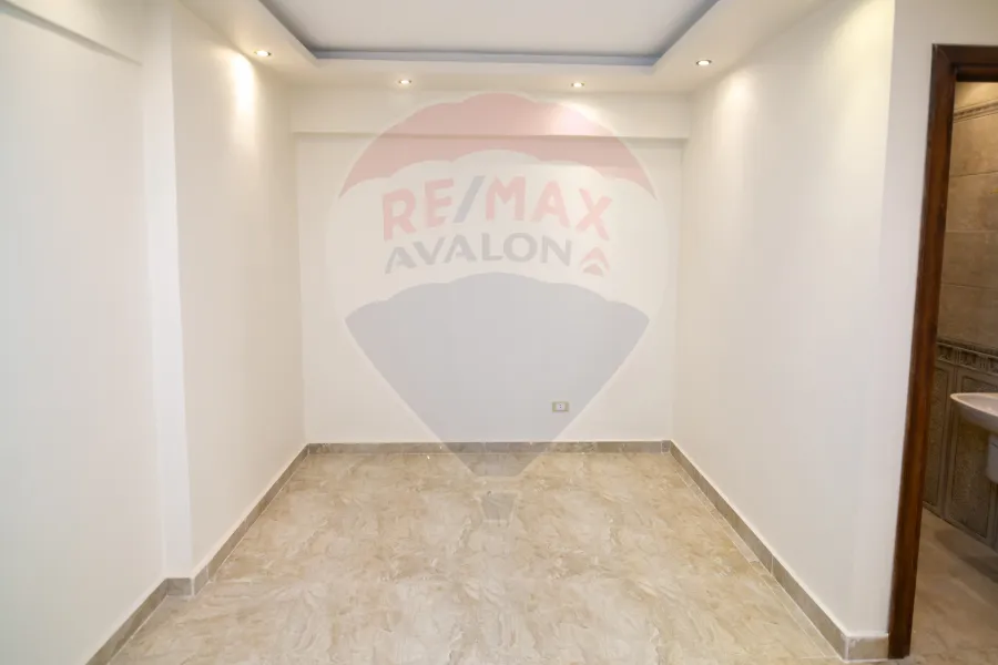 شقة للبيع 135 م جليم (ش محمد مقبل - متفرع من البحر)