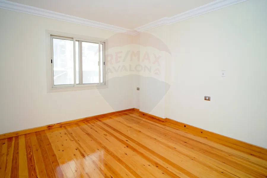 مقر اداري للايجار 300 م سموحة (بيتك ف النادي)