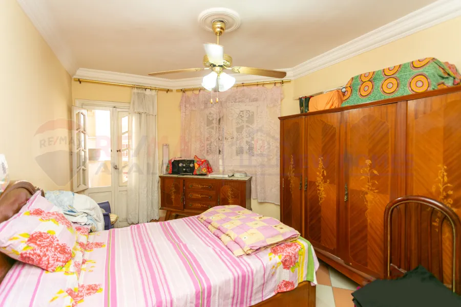 شقة للبيع 135 م سموحة (ش 285 بجوار مدرسه سموحة للغات