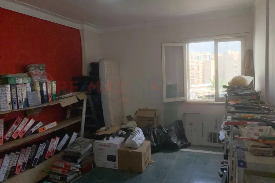 شقة للبيع 106 م سموحة (امام مول زهران)