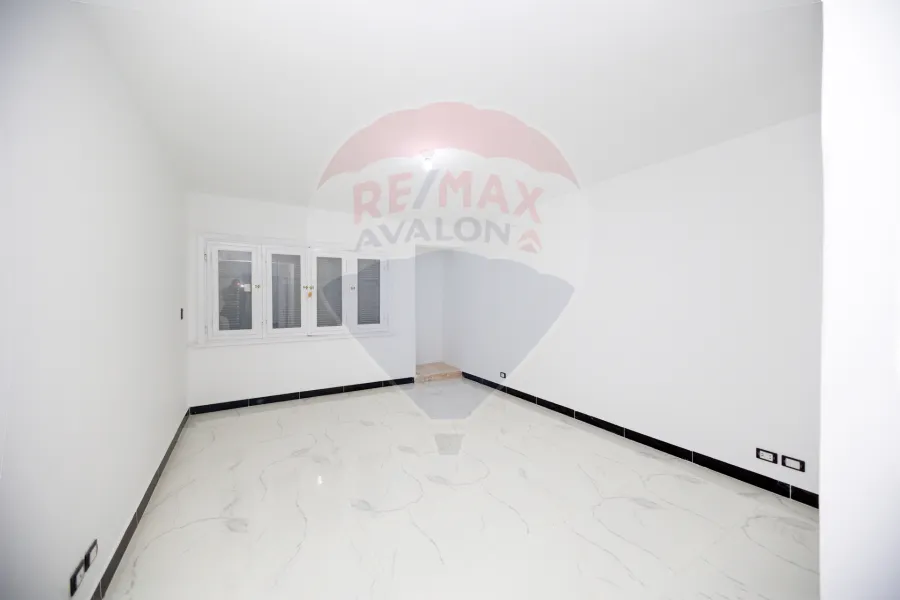 شاليه أرضي + حديقة للبيع الساحل (بالم بيتش)