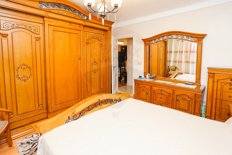 شقة للبيع 180 م كفر عبده (خطوات من ميدان سانت جيني)