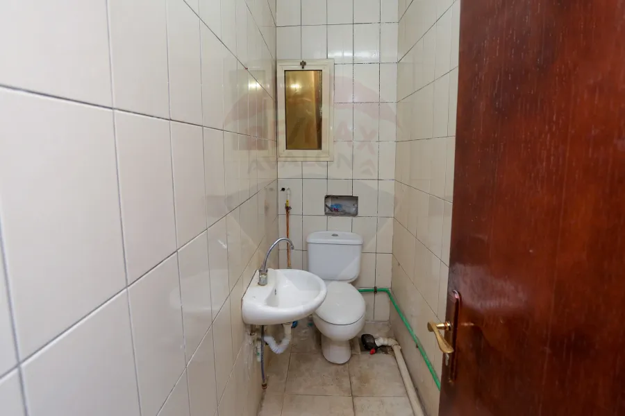 مقر إداري للايجار300 م كفر عبده (ش الاسماعيلية)