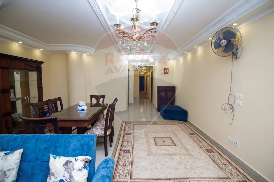 شقة للبيع 215 م كيلوباترا ( علي البحر مباشرة)