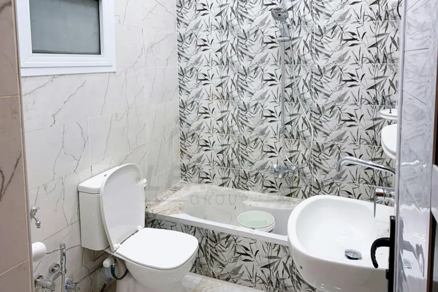 شقة للايجار 100 م الازاريطة (ش شامبليون)