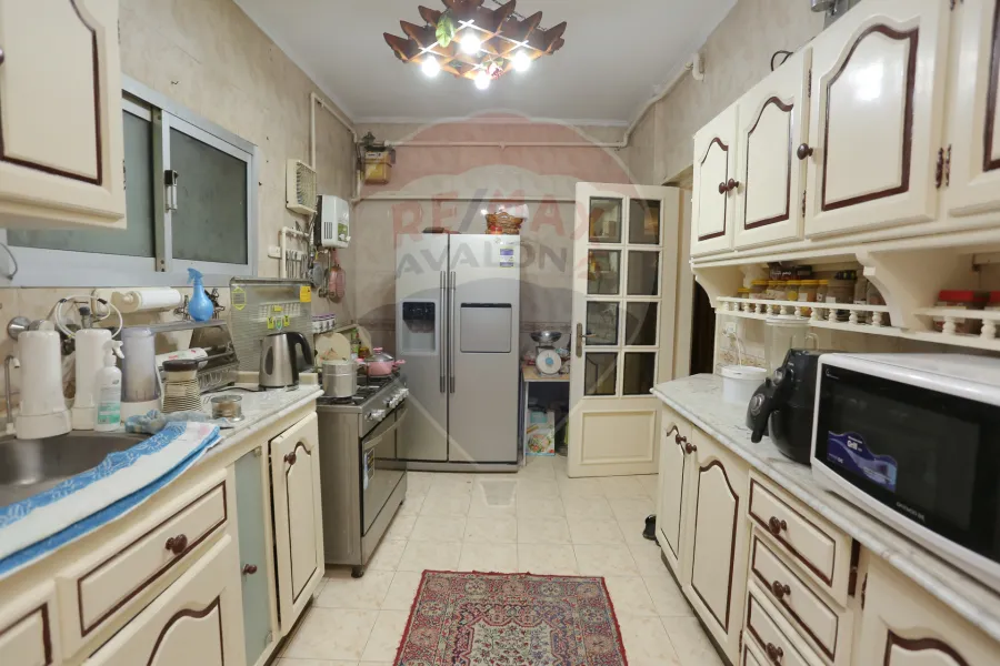 (شقة للبيع 250 م جليم (طريق الحرية