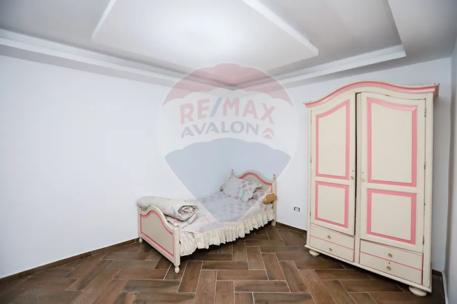 Apartment for sale 160 m Sidi Gaber (Steps from the Sea, Military Hospital)-