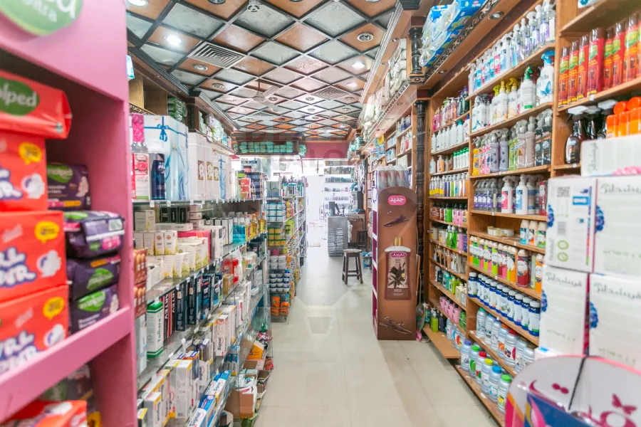 محل للبيع 70 م + 263 م ميزان فلمنج (علي الترام مباشرة)