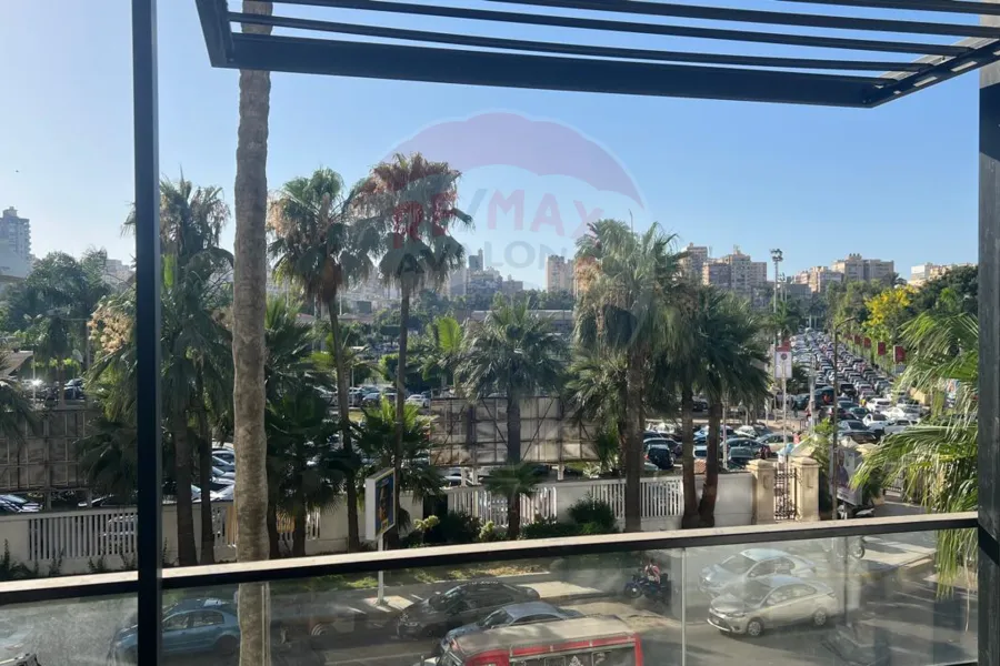 شقة للبيع 265 م سبورتنج (ش أبو قير - أمام نادي سبورتنج)