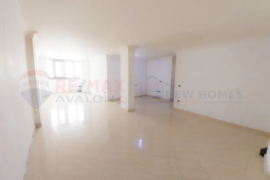 شقة للايجار 110 م سموحة (ش النصر - كومباوند براند )