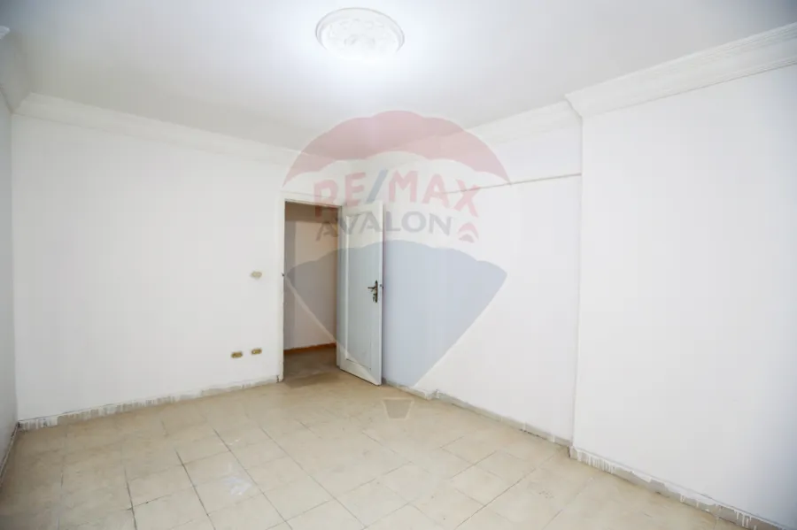 شقه للبيع 175 م كامب شيزار (خطوات من البحر - تري البحر جانبي)