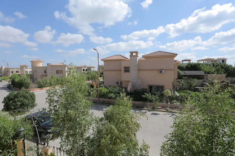 Twin house Ville For Sale 399m King Marriot ( Alex west Compound ) - Semi finished