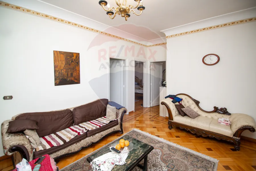 شقه + بنتهاوس للبيع 640 م سموحة (ش بهاء الدين الغتوري)