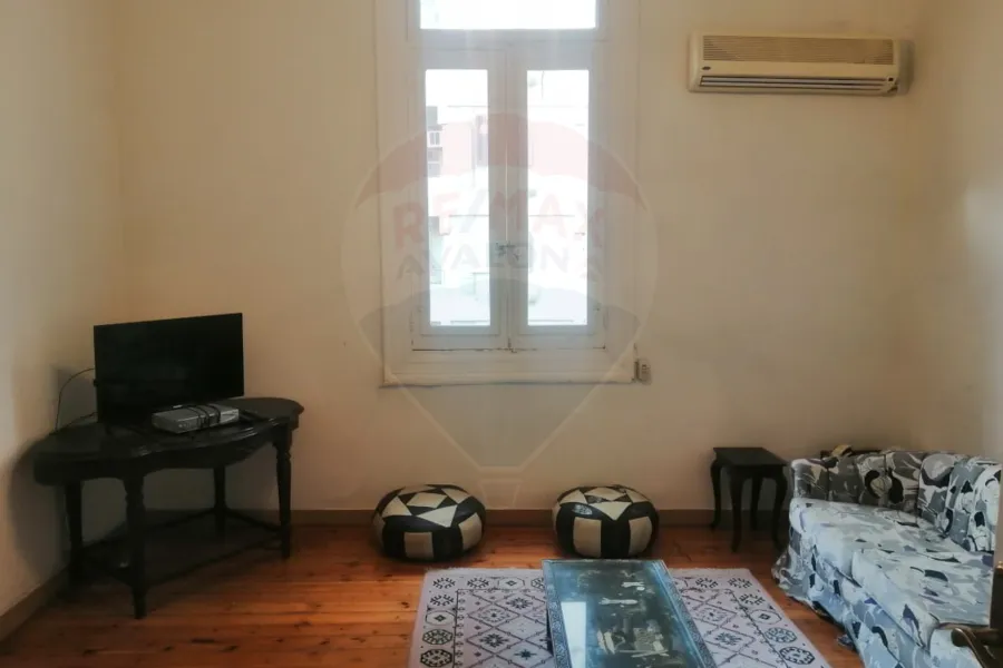 شقة للايجار المفروش 300 م كفر عبده (ش عبد القادر رجب)