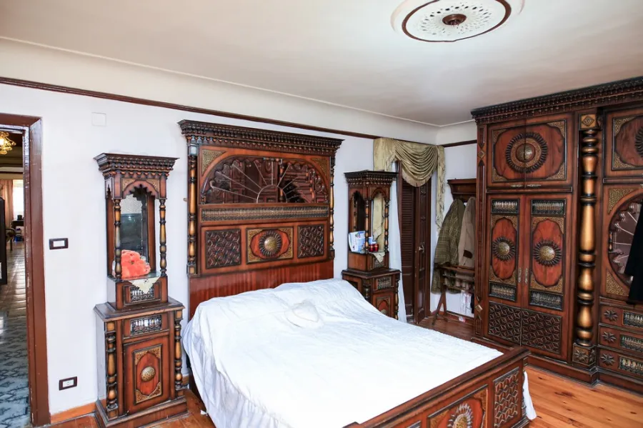 شقة للبيع 250م سيدي جابر (خطوات من البحر)