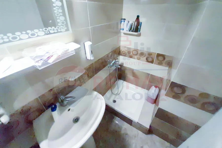 Administrative mezzanine For sale 237 m Gleem (Mostafa Maher St.)