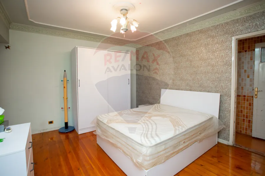 شقة مسجلة للبيع 271 م رشدي (المعسكر الرومانى)