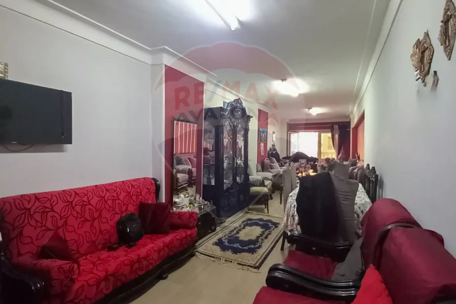 شقة للبيع 130 م سيدي بشر (خطوات من البحر)