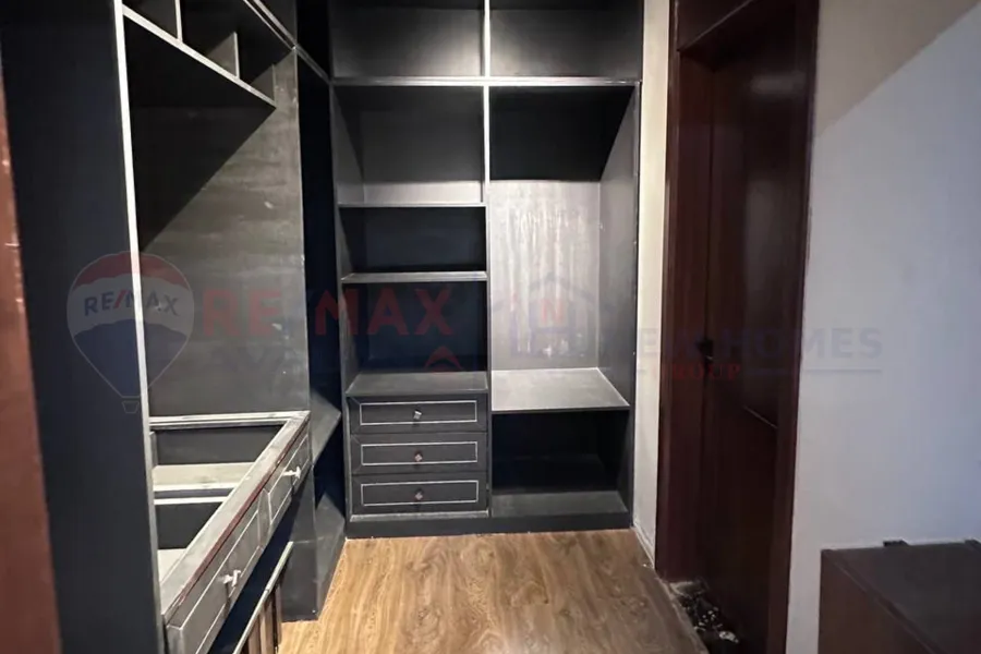 شقة للبيع 218 م ( اليكس ويست)