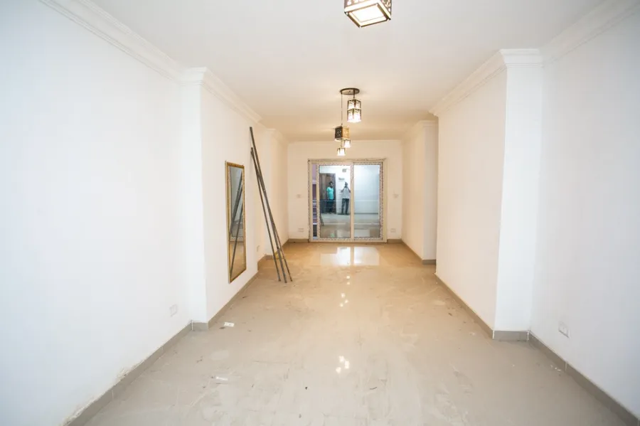 شقة للإيجار140م سبورتنج ( ش أحمد علام )