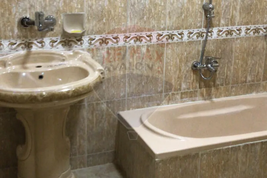 شقة للبيع 126 م المندرة (متفرع من ش جمال عبد الناصر)