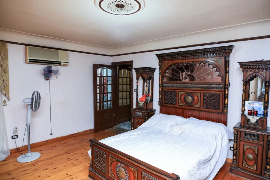 شقة للبيع 250م سيدي جابر (خطوات من البحر)