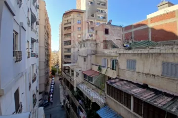 شقة للبيع 74 م كفر عبده (ش سكينة بنت الحسين)