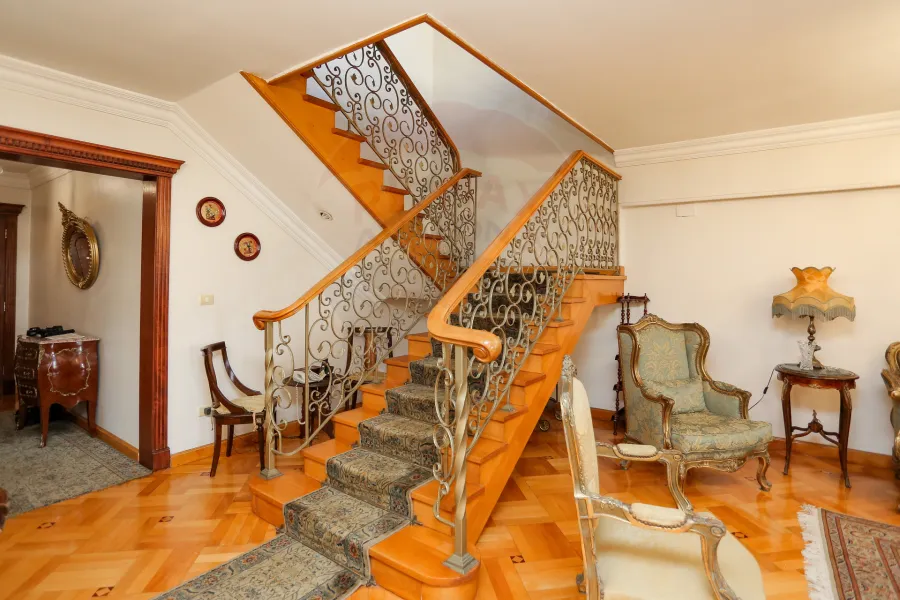 شقة دوبلكس للبيع 320 م + 100 م روف سموحة (ش فوزي معاذ)