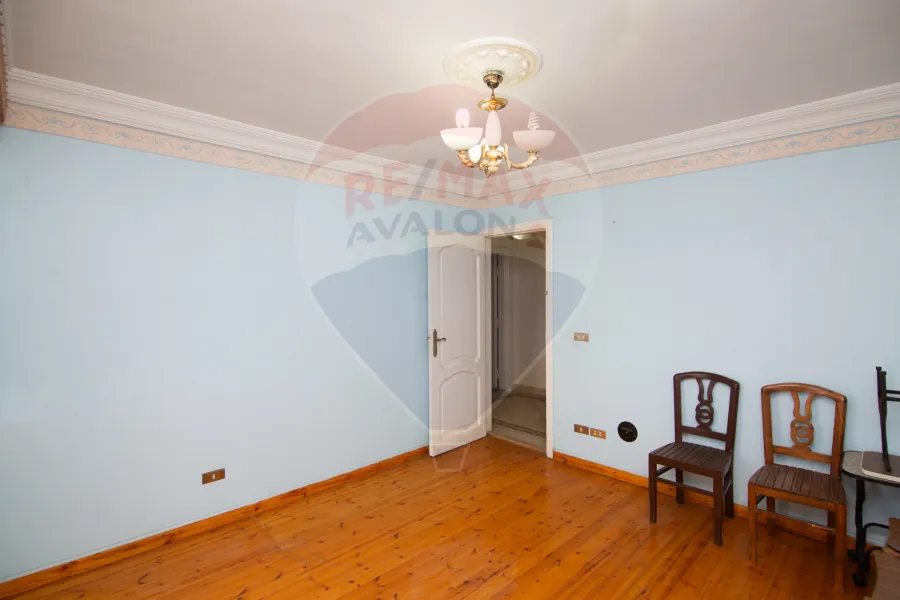 شقة للبيع 280 م ستانلي (خطوات من البحر)