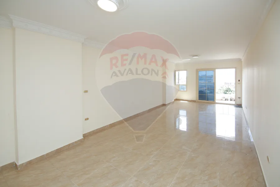 شقة للبيع 192 م  الشاطبي (خطوات من البحر)