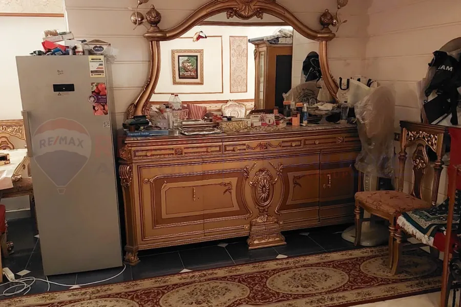 شقة للبيع 135 م جناكليس (ش الاصدقاء)