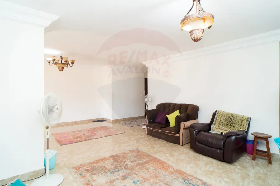 شقة للبيع 200 م لوران (ش الأقبال الرئيسي)