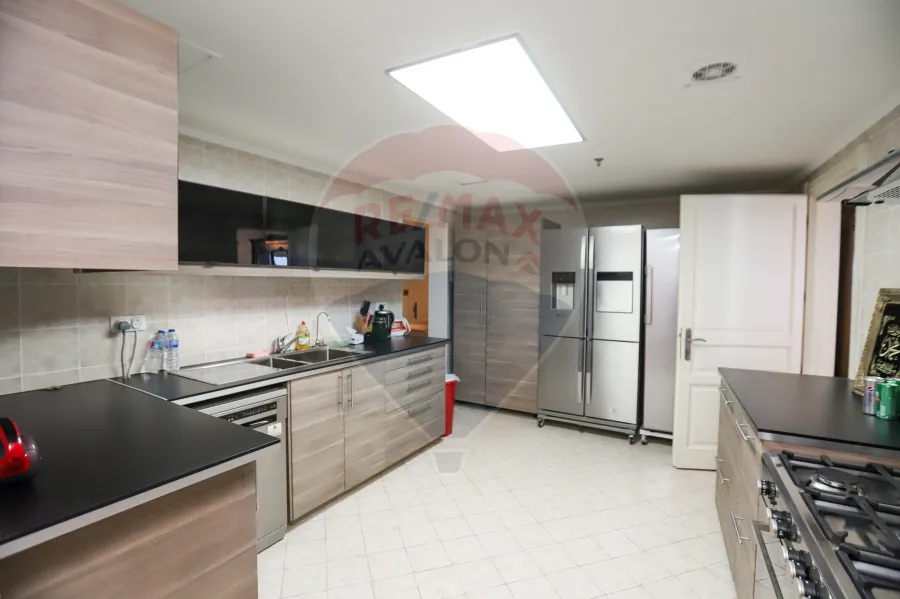 شقة للإيجار 650 م سان ستيفانو (الفورسيزون - علي البحر مباشرة)