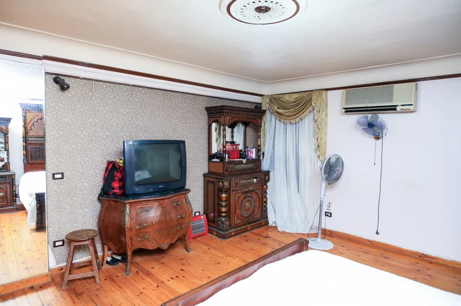 شقة للبيع 250م سيدي جابر (خطوات من البحر)