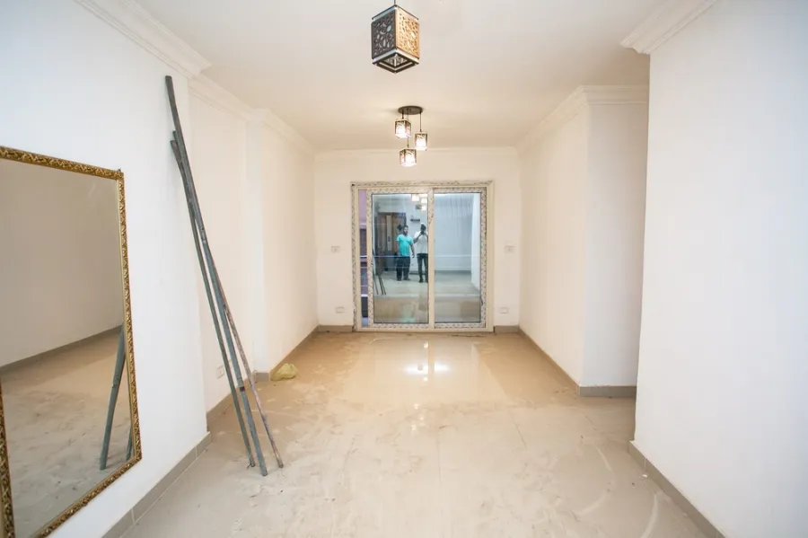 شقة للإيجار140م سبورتنج ( ش أحمد علام )