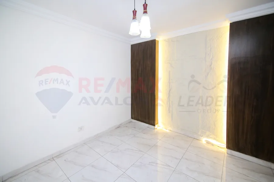 Administrative apartment for rent 175 m Cleopatra (Army Road)