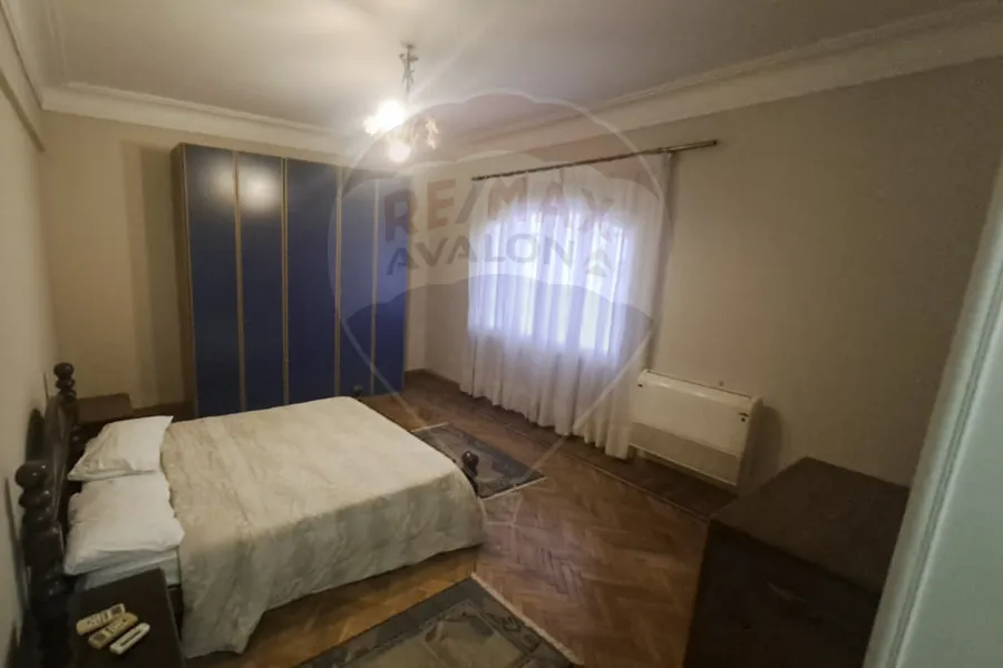 Apartment for rent 250 m Saba Pasha (steps from the sea)