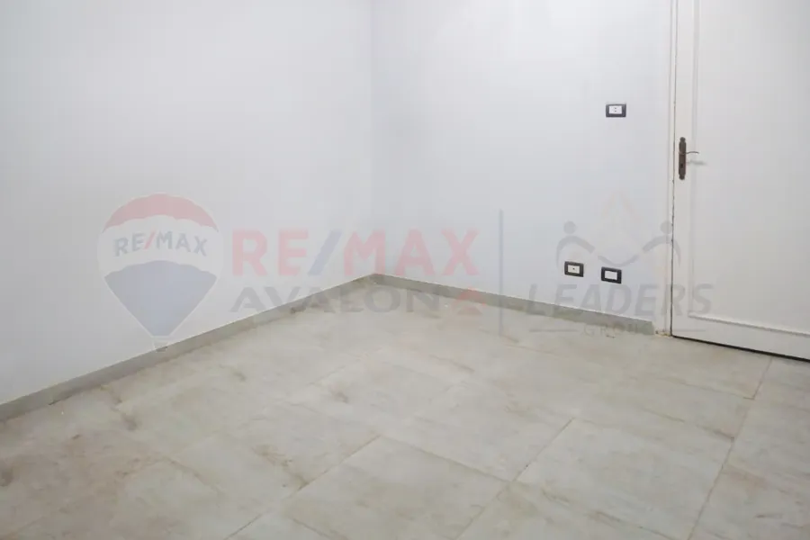 Administrative apartment for sale 145 m Janaklis (Abu Qir Street)