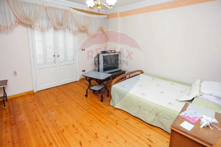 شقة للبيع 322 م ستانلي (علي البحر مباشرة )