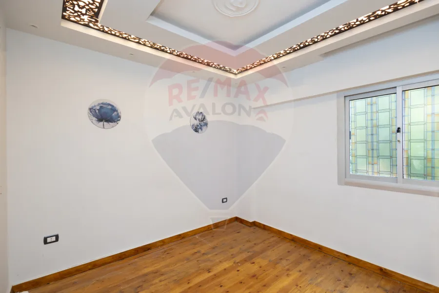 شقة للبيع 125 م  كفر عبده (ش سكينه بنت الحسين)