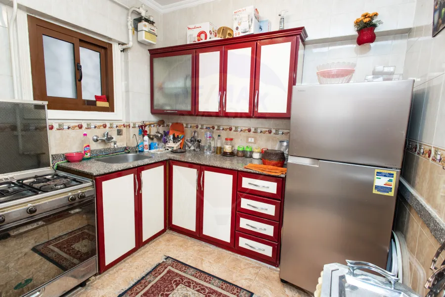 شقة للبيع 140 م ميامي (ش جمال عبد الناصر مباشره)