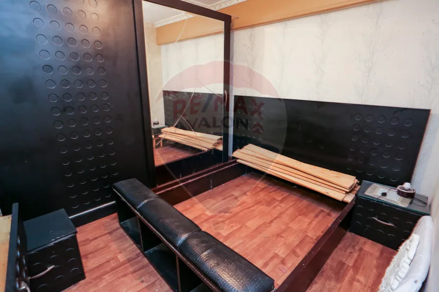 شقه للبيع  100 م  محرم بك ( قناه السويس - خطوات من خدمه اجتماعيه )