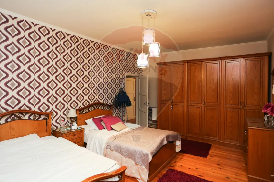 شقة للبيع 200 م زيزينيا ( خطوات من قصر المجوهرات )