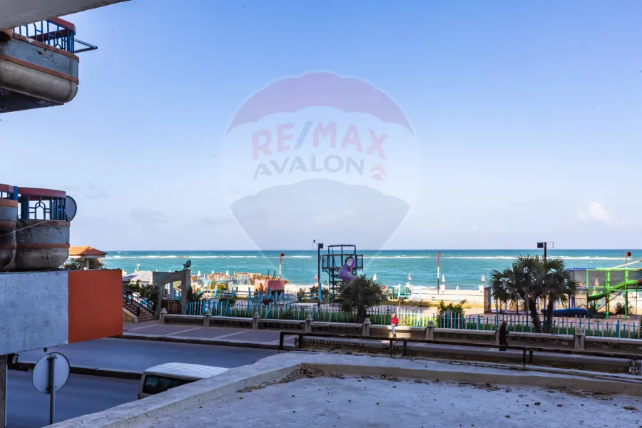 شقة إداري للبيع 170 م المندرة (علي البحر مباشرة)