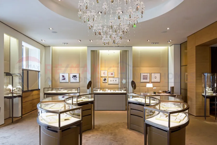 محل تجاري للبيع 54 م لوران ( خطوات من الترام )