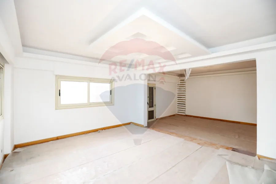 Apartment for sale 190 m Sporting (Steps from Sporting club.)
