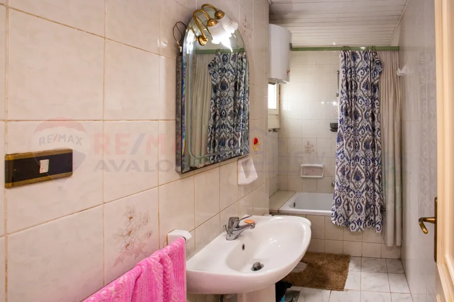 شقة تريبلكس للبيع 220 م ستانلي (بالقرب من البحر)